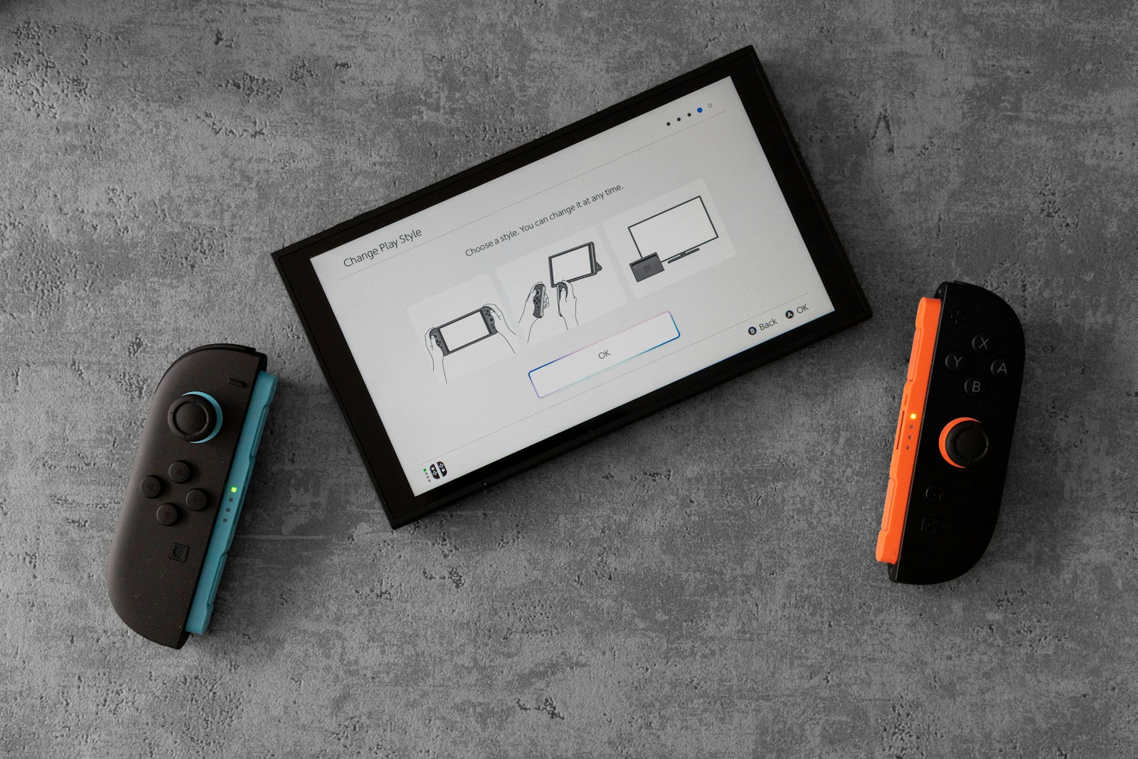 Nintendo Switch本体とコントローラー